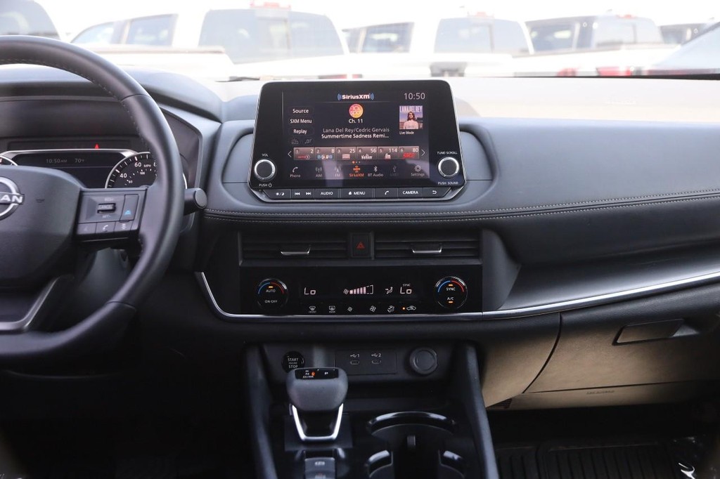 Nissan Rogue Vehicle Image 24