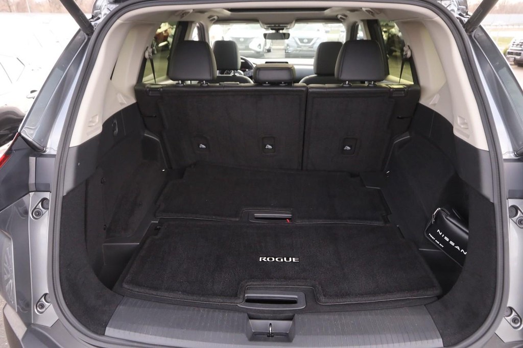 Nissan Rogue Vehicle Full-screen Gallery Image 7