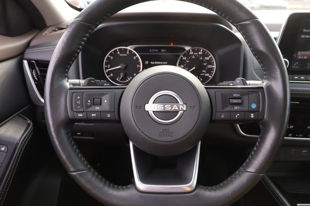 Nissan Rogue Vehicle Full-screen Gallery Image 12