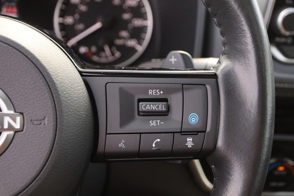 Nissan Rogue Vehicle Full-screen Gallery Image 14