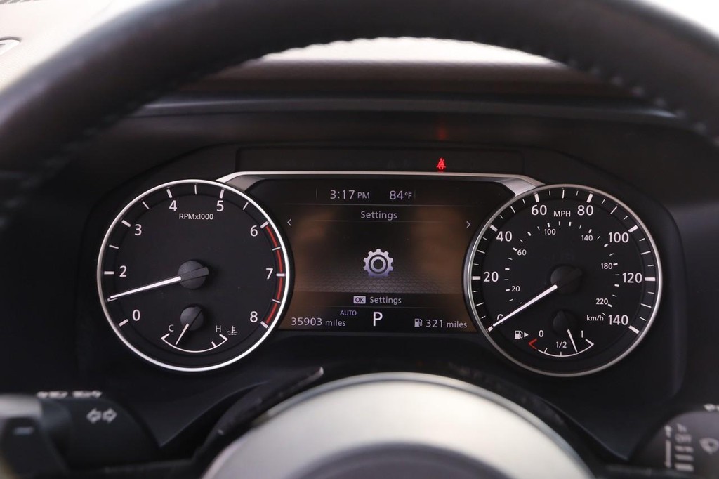 Nissan Rogue Vehicle Full-screen Gallery Image 15