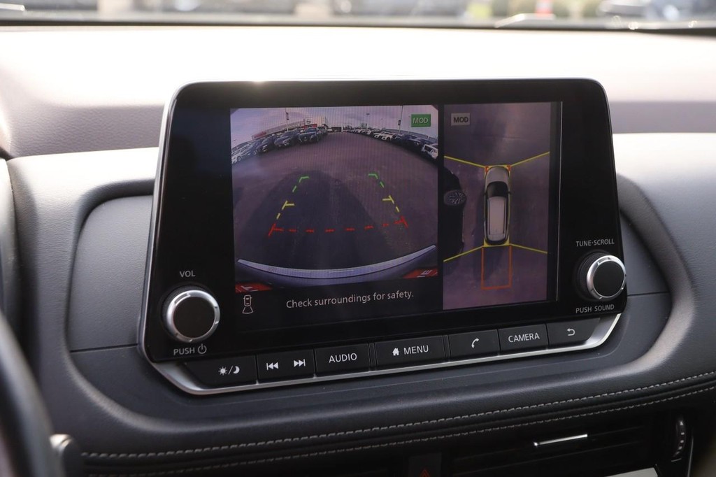 Nissan Rogue Vehicle Full-screen Gallery Image 18