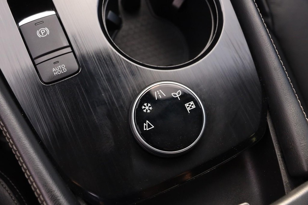 Nissan Rogue Vehicle Full-screen Gallery Image 20