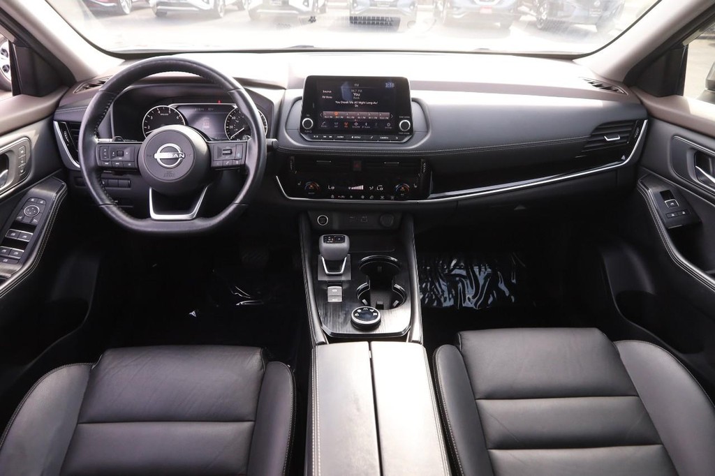 Nissan Rogue Vehicle Full-screen Gallery Image 21