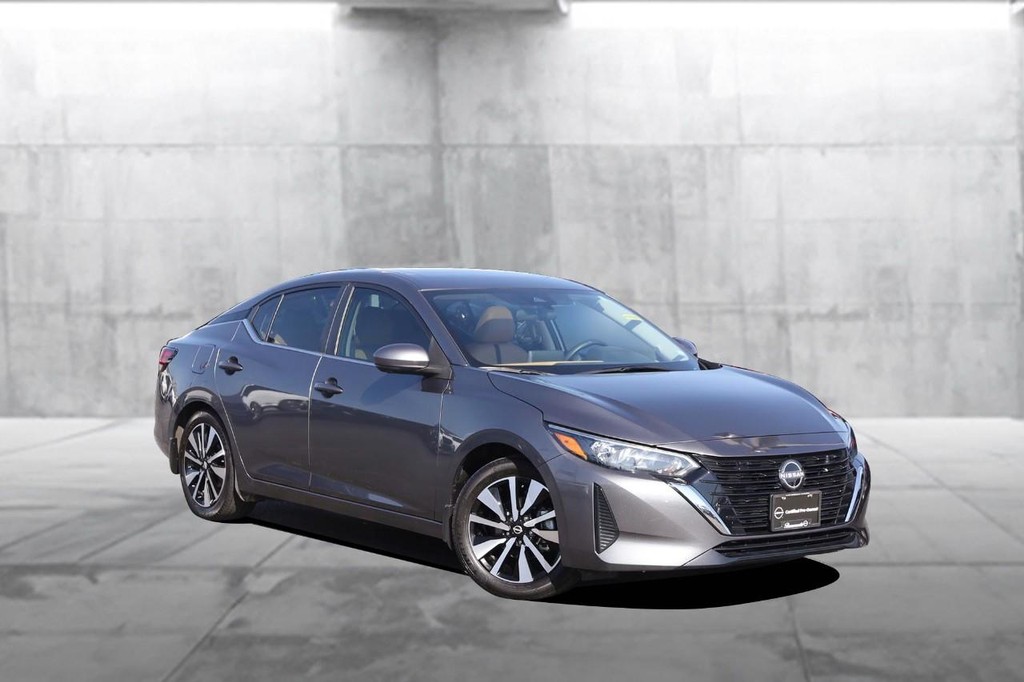 Nissan Sentra Vehicle Image 02