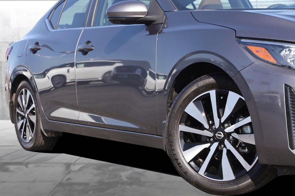 Nissan Sentra Vehicle Image 03