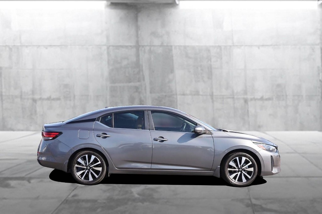 Nissan Sentra Vehicle Image 05