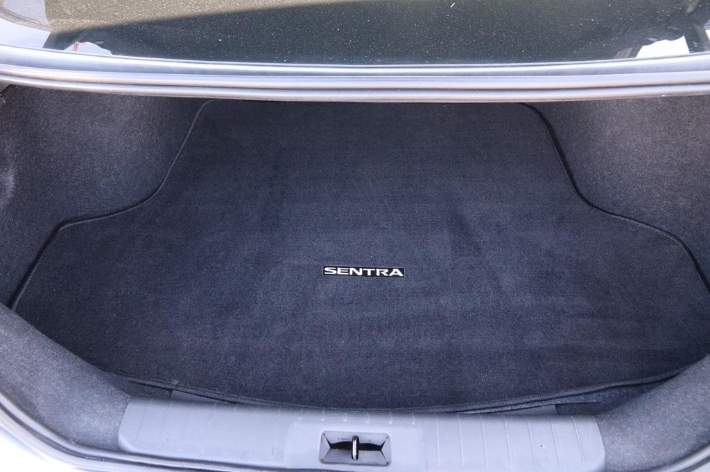 Nissan Sentra Vehicle Image 07