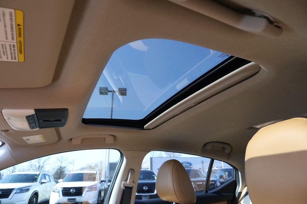 Nissan Sentra Vehicle Image 08