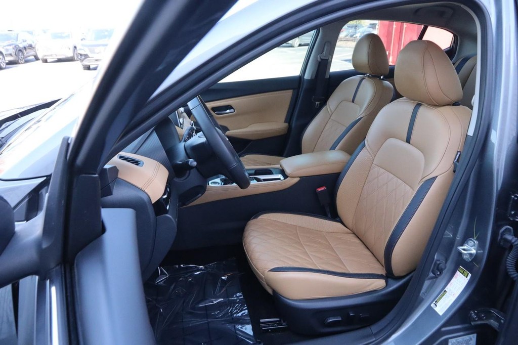 Nissan Sentra Vehicle Image 09