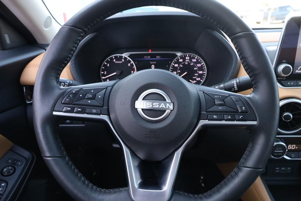 Nissan Sentra Vehicle Image 11