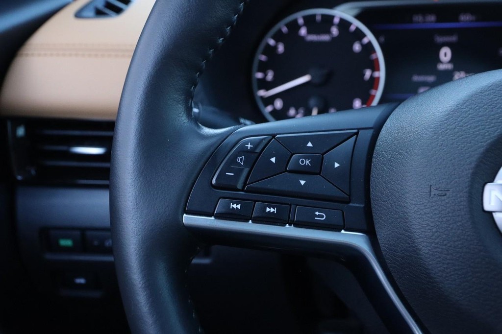 Nissan Sentra Vehicle Image 12