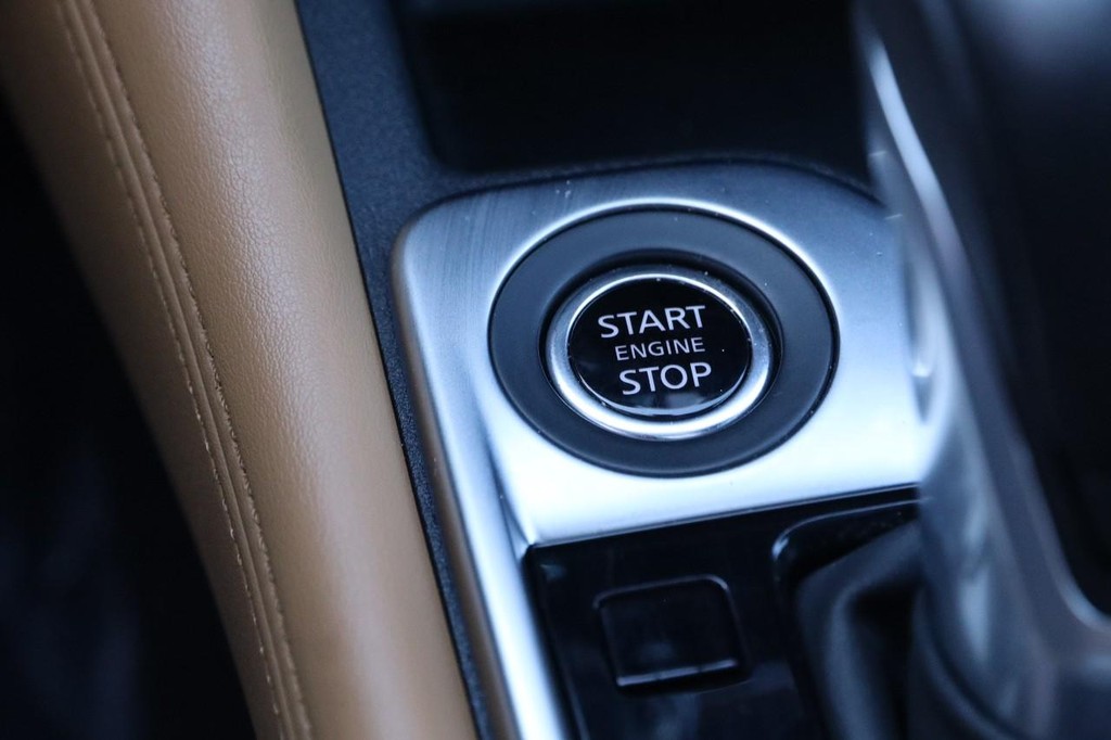 Nissan Sentra Vehicle Image 15