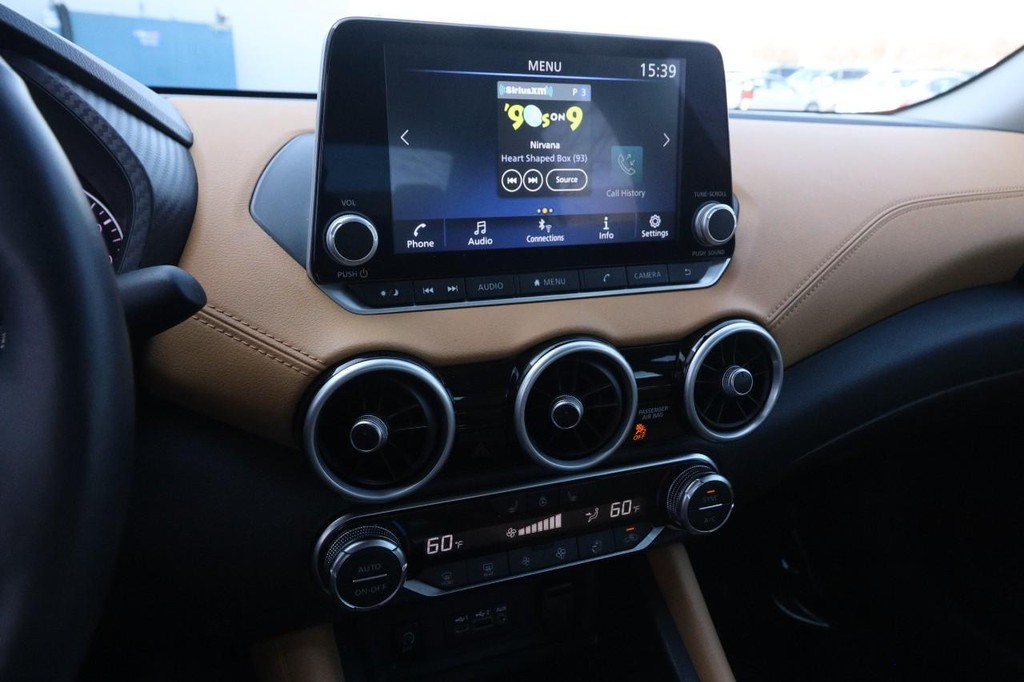 Nissan Sentra Vehicle Image 17