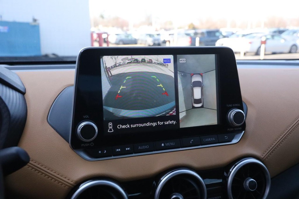 Nissan Sentra Vehicle Image 18