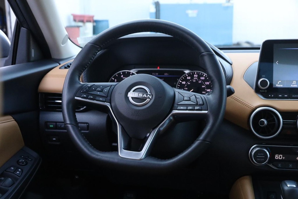 Nissan Sentra Vehicle Image 23