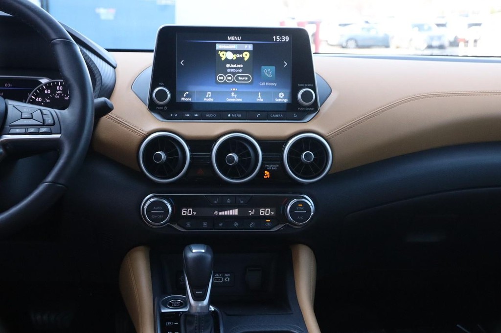 Nissan Sentra Vehicle Image 24