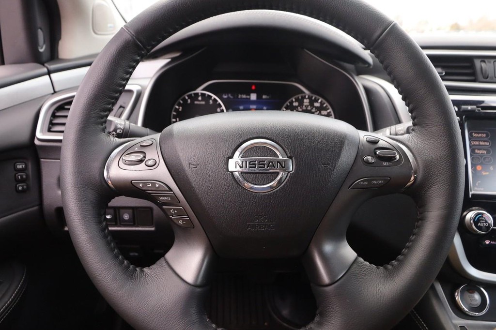 Nissan Murano Vehicle Image 11