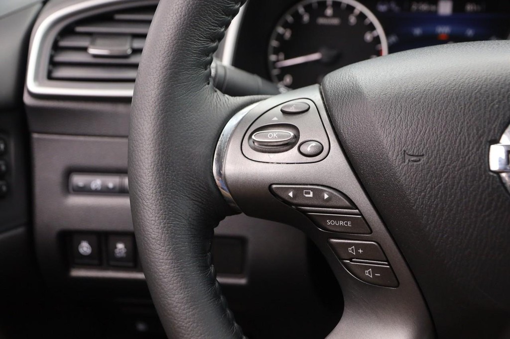 Nissan Murano Vehicle Image 12