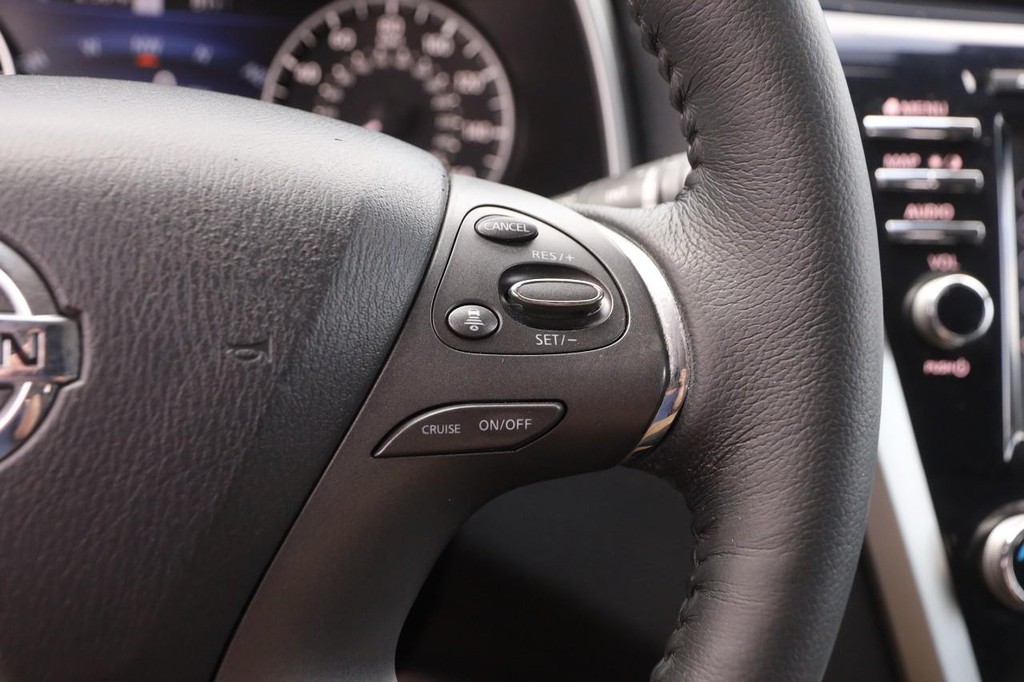 Nissan Murano Vehicle Image 13