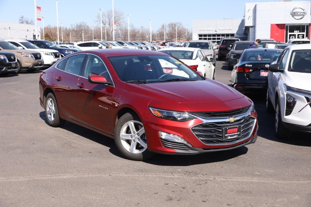 Chevrolet Malibu Vehicle Full-screen Gallery Image 2