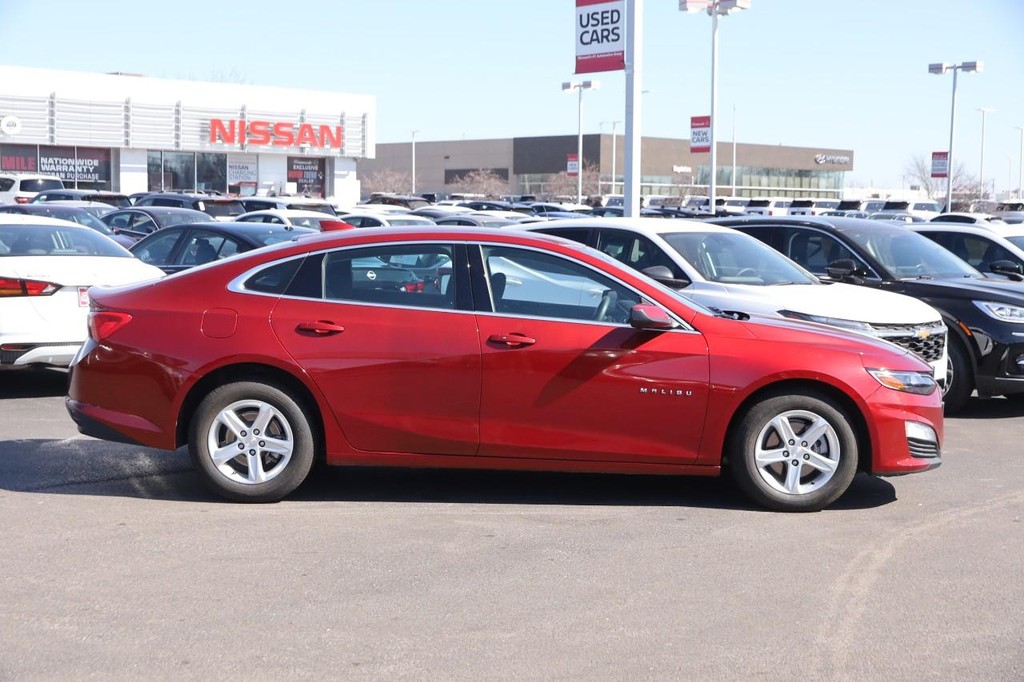 Chevrolet Malibu Vehicle Full-screen Gallery Image 5