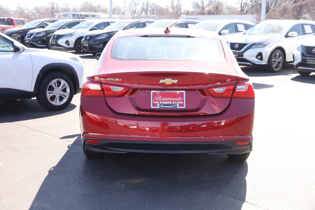 Chevrolet Malibu Vehicle Full-screen Gallery Image 6