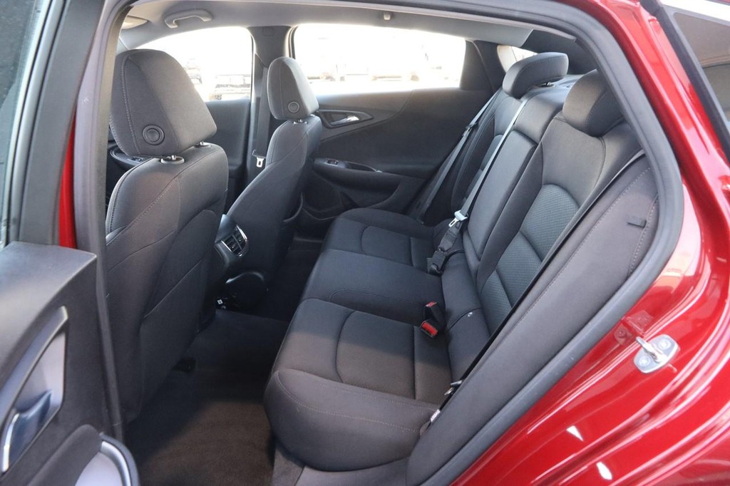 Chevrolet Malibu Vehicle Full-screen Gallery Image 9