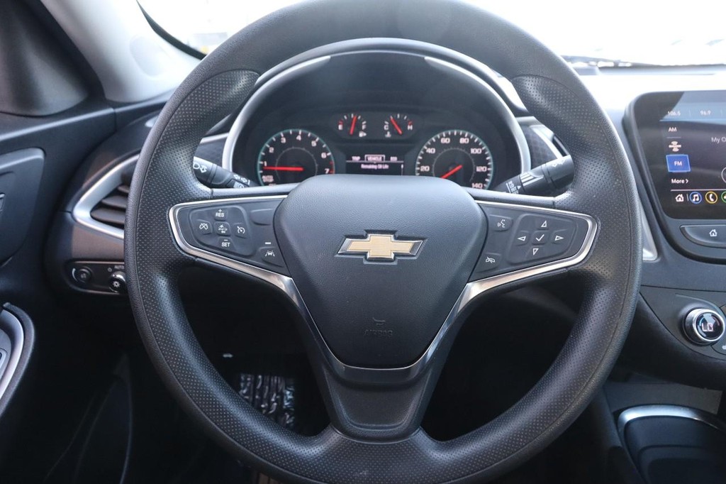Chevrolet Malibu Vehicle Full-screen Gallery Image 10
