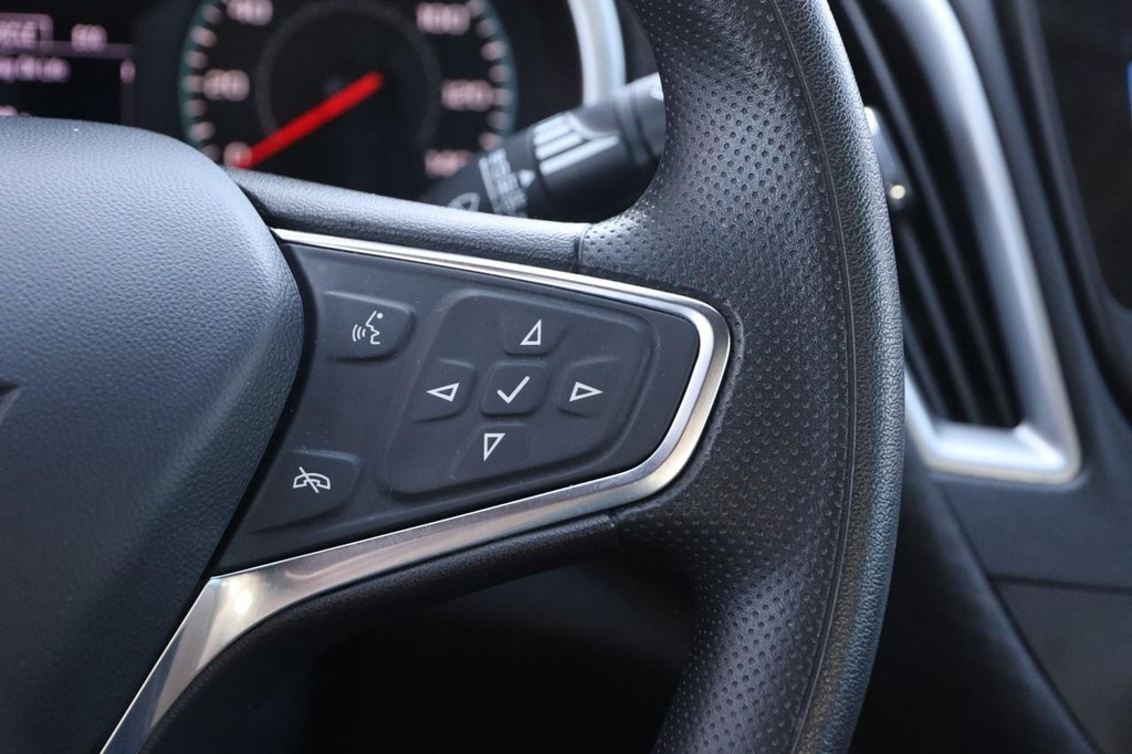 Chevrolet Malibu Vehicle Full-screen Gallery Image 12