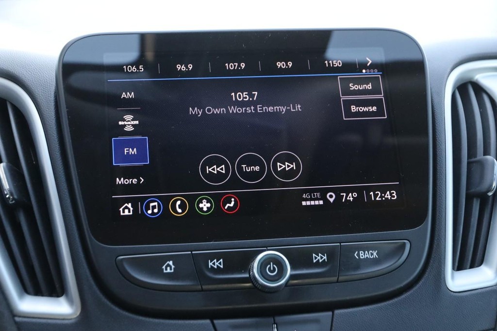 Chevrolet Malibu Vehicle Full-screen Gallery Image 15