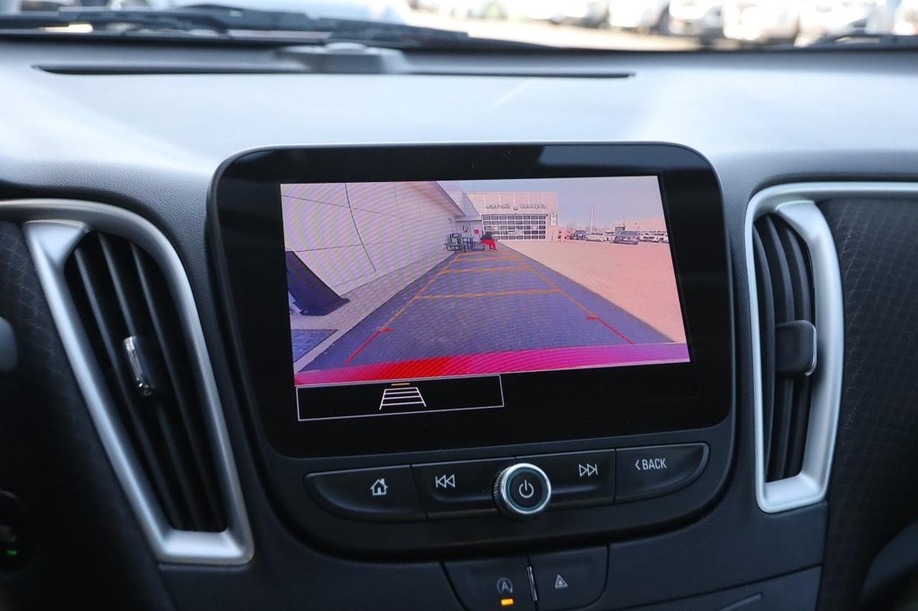 Chevrolet Malibu Vehicle Full-screen Gallery Image 16