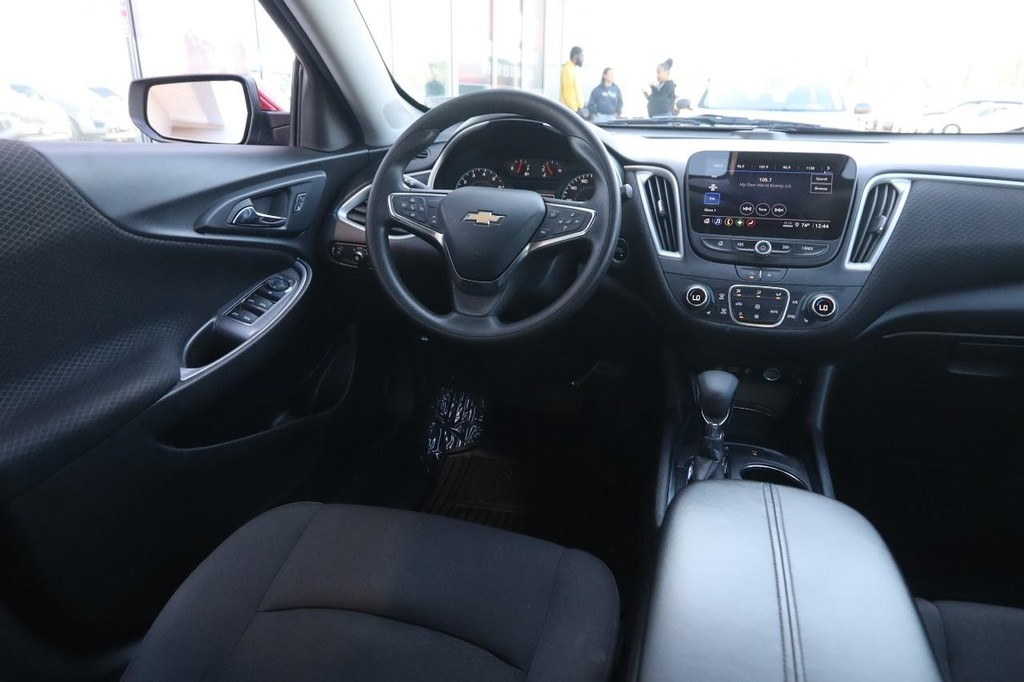 Chevrolet Malibu Vehicle Full-screen Gallery Image 20