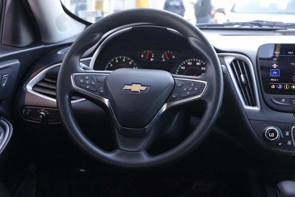 Chevrolet Malibu Vehicle Full-screen Gallery Image 21