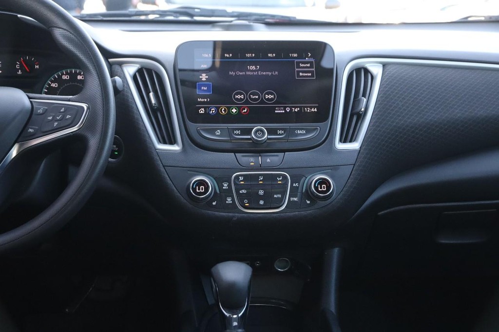 Chevrolet Malibu Vehicle Full-screen Gallery Image 22