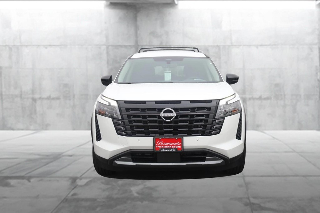 Nissan Pathfinder Vehicle Full-screen Gallery Image 4