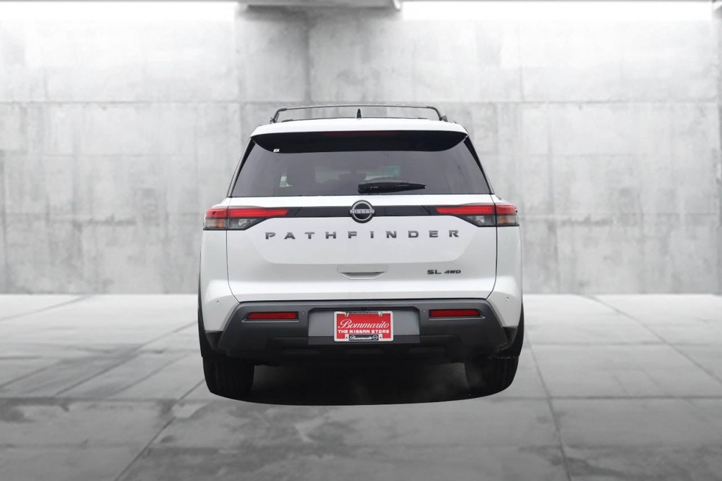 Nissan Pathfinder Vehicle Full-screen Gallery Image 6