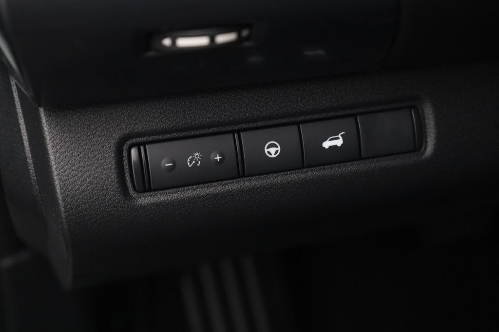 Nissan Pathfinder Vehicle Full-screen Gallery Image 12