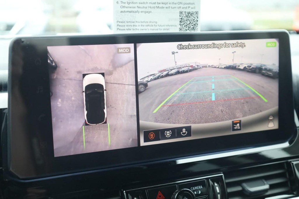 Nissan Pathfinder Vehicle Full-screen Gallery Image 15