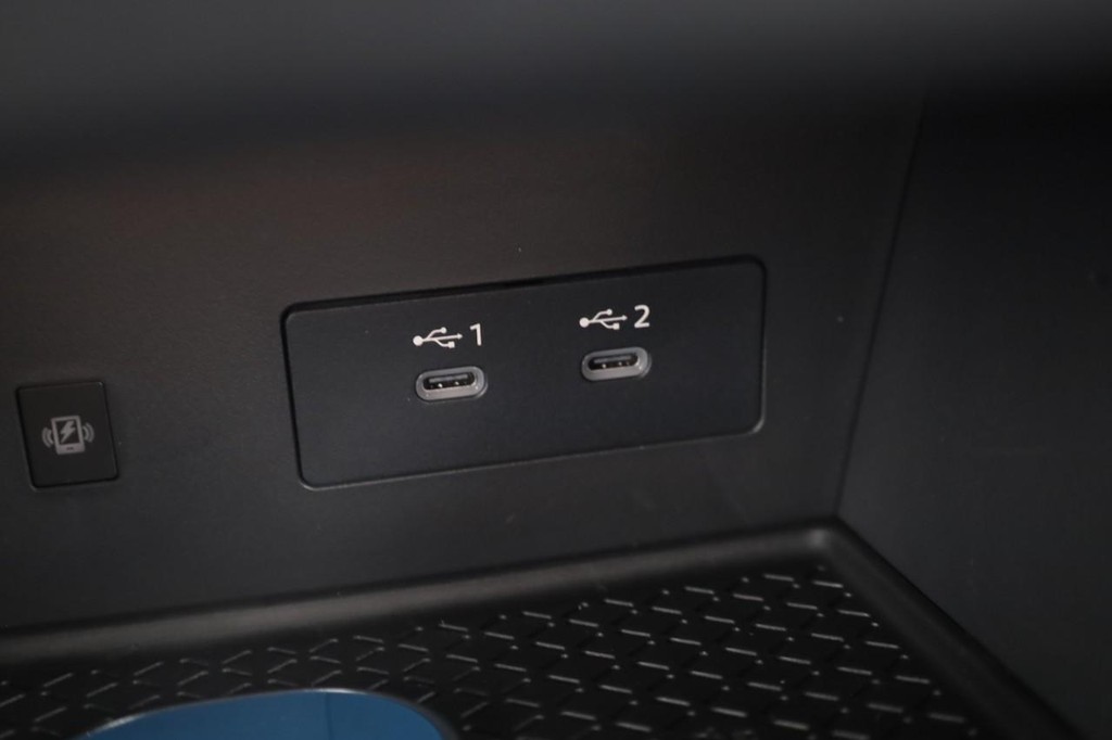 Nissan Pathfinder Vehicle Full-screen Gallery Image 17