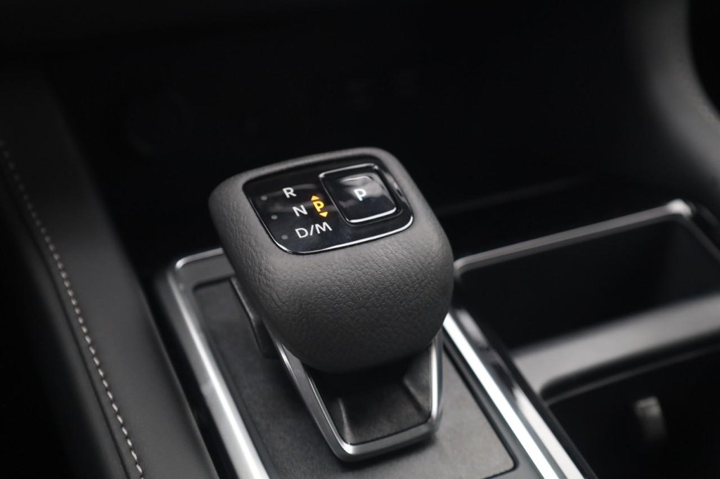 Nissan Pathfinder Vehicle Full-screen Gallery Image 18