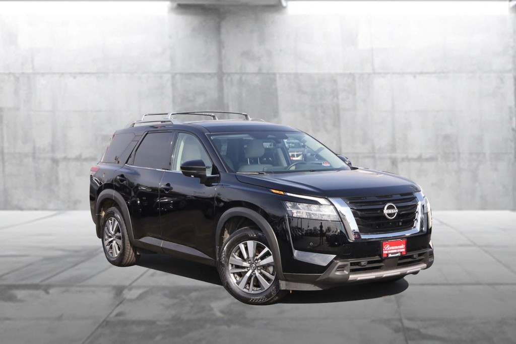 Nissan Pathfinder Vehicle Full-screen Gallery Image 2