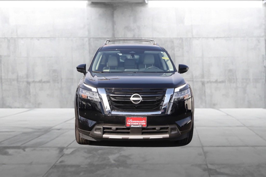 Nissan Pathfinder Vehicle Full-screen Gallery Image 4