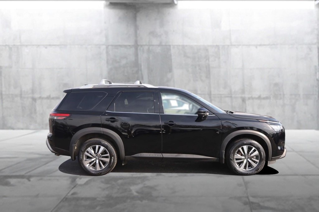 Nissan Pathfinder Vehicle Full-screen Gallery Image 5