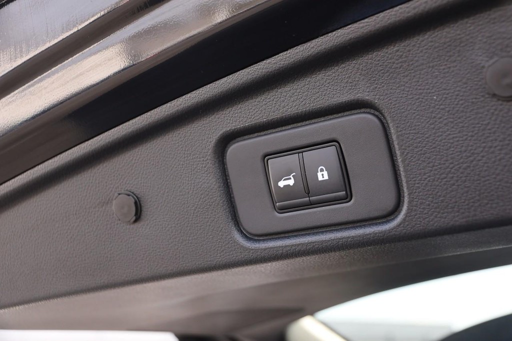 Nissan Pathfinder Vehicle Full-screen Gallery Image 8