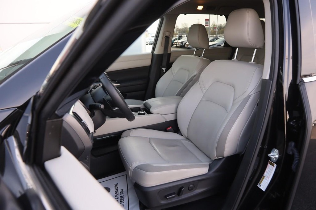 Nissan Pathfinder Vehicle Full-screen Gallery Image 9