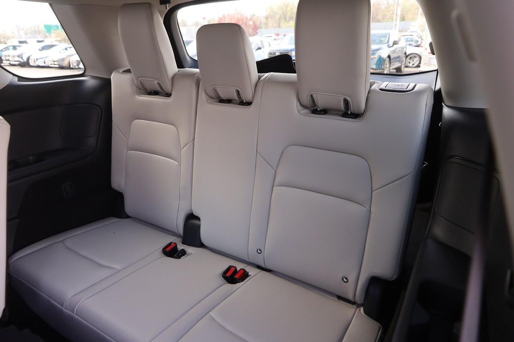 Nissan Pathfinder Vehicle Full-screen Gallery Image 11