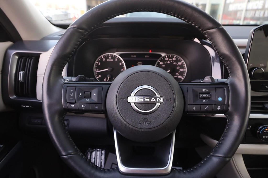 Nissan Pathfinder Vehicle Full-screen Gallery Image 12