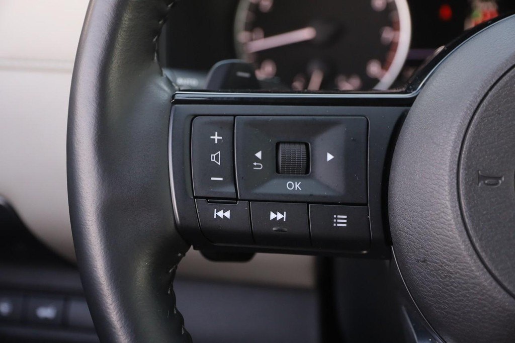 Nissan Pathfinder Vehicle Full-screen Gallery Image 13