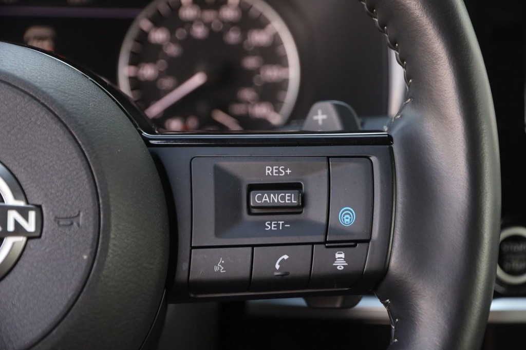 Nissan Pathfinder Vehicle Full-screen Gallery Image 14